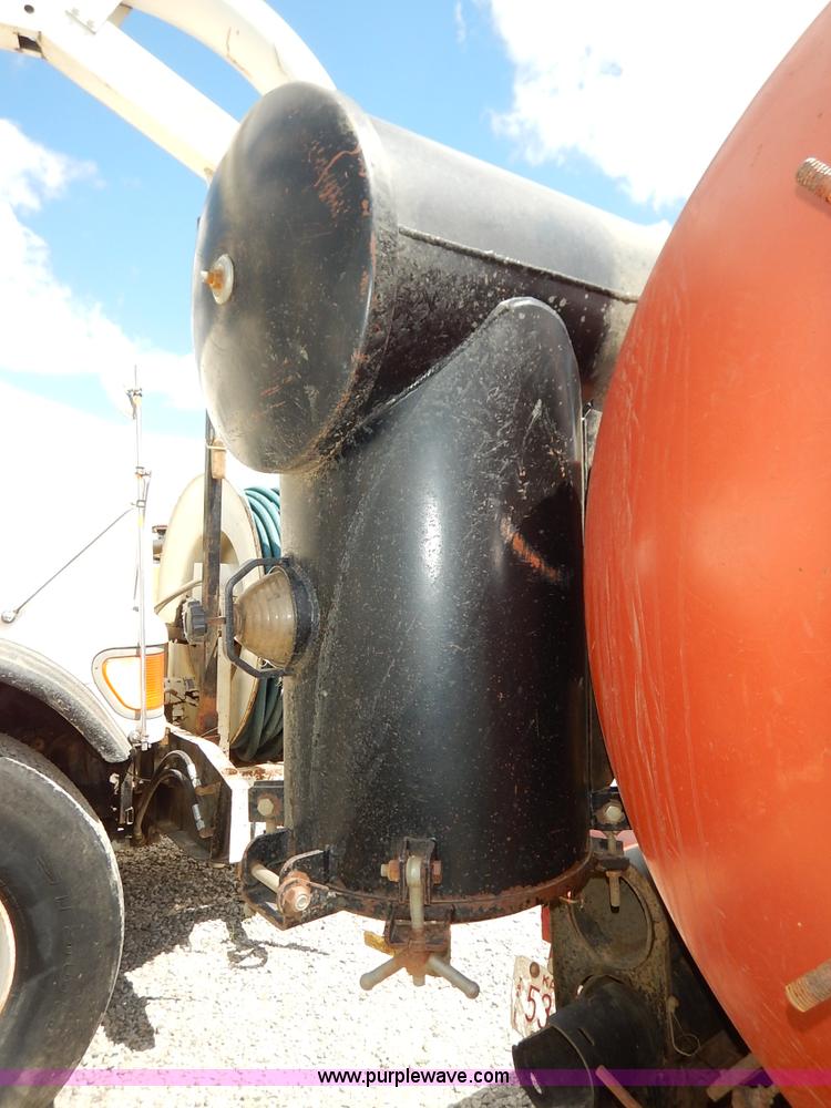 image for item J6495 2008 Ditch Witch FX30 vacuum excavator