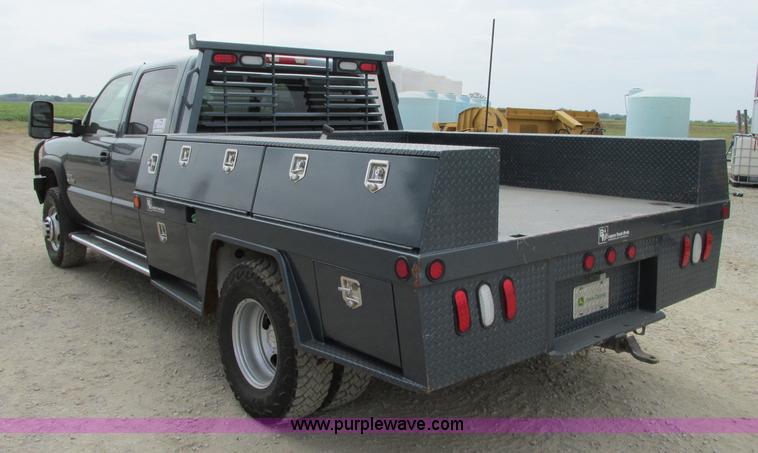 image for item J8717 2007 Chevrolet Silverado Classic 3500 Crew Cab flatbed pickup truck