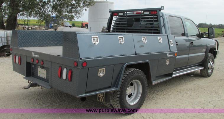 image for item J8717 2007 Chevrolet Silverado Classic 3500 Crew Cab flatbed pickup truck