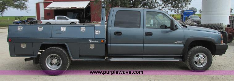 image for item J8717 2007 Chevrolet Silverado Classic 3500 Crew Cab flatbed pickup truck