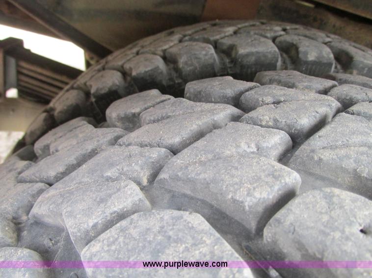 image for item J8717 2007 Chevrolet Silverado Classic 3500 Crew Cab flatbed pickup truck