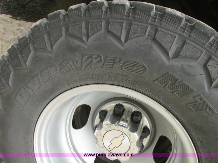 image for item J8717 2007 Chevrolet Silverado Classic 3500 Crew Cab flatbed pickup truck