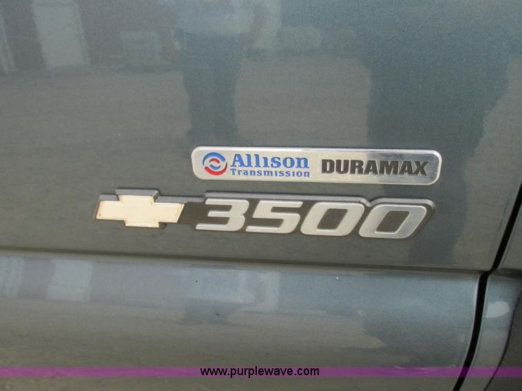 image for item J8717 2007 Chevrolet Silverado Classic 3500 Crew Cab flatbed pickup truck