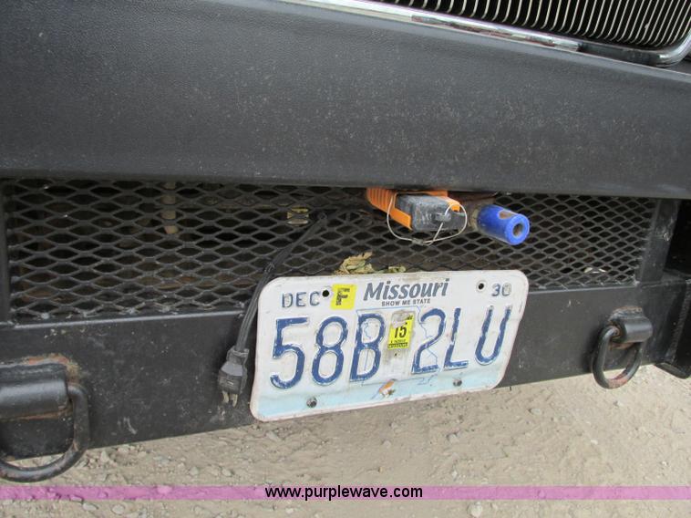 image for item J8717 2007 Chevrolet Silverado Classic 3500 Crew Cab flatbed pickup truck