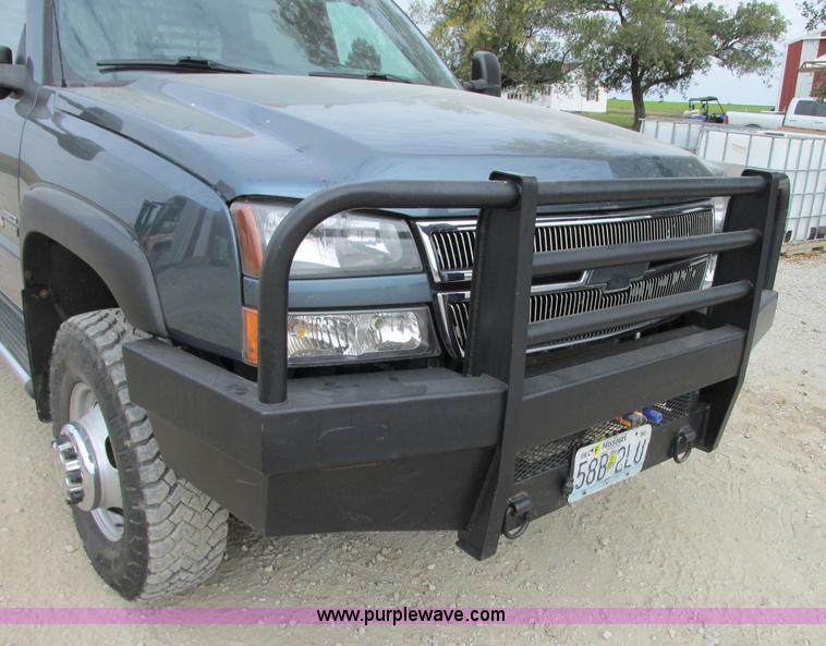 image for item J8717 2007 Chevrolet Silverado Classic 3500 Crew Cab flatbed pickup truck