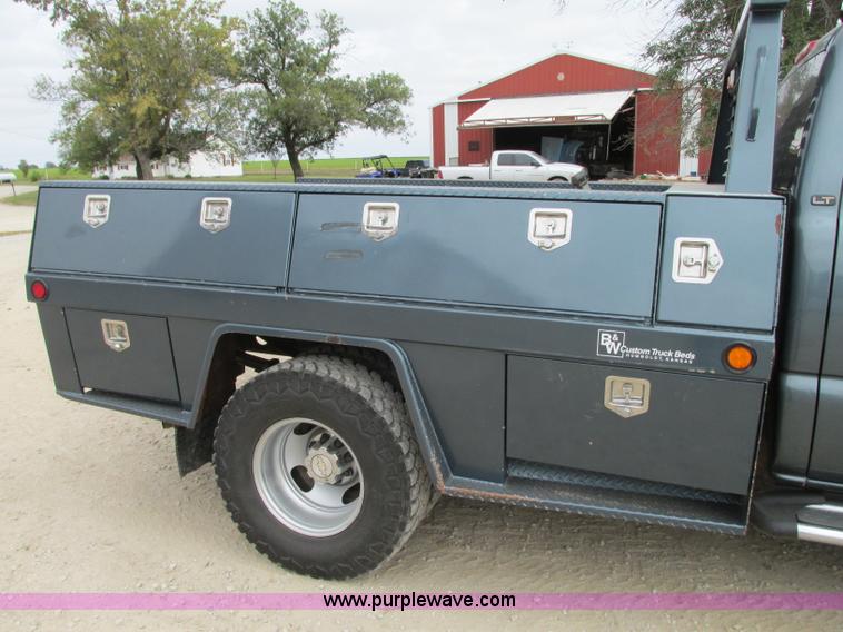 image for item J8717 2007 Chevrolet Silverado Classic 3500 Crew Cab flatbed pickup truck