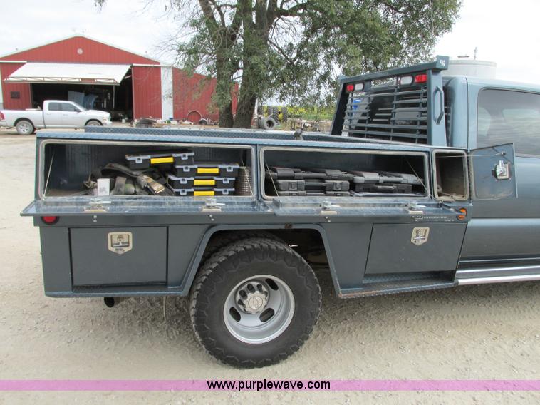 image for item J8717 2007 Chevrolet Silverado Classic 3500 Crew Cab flatbed pickup truck