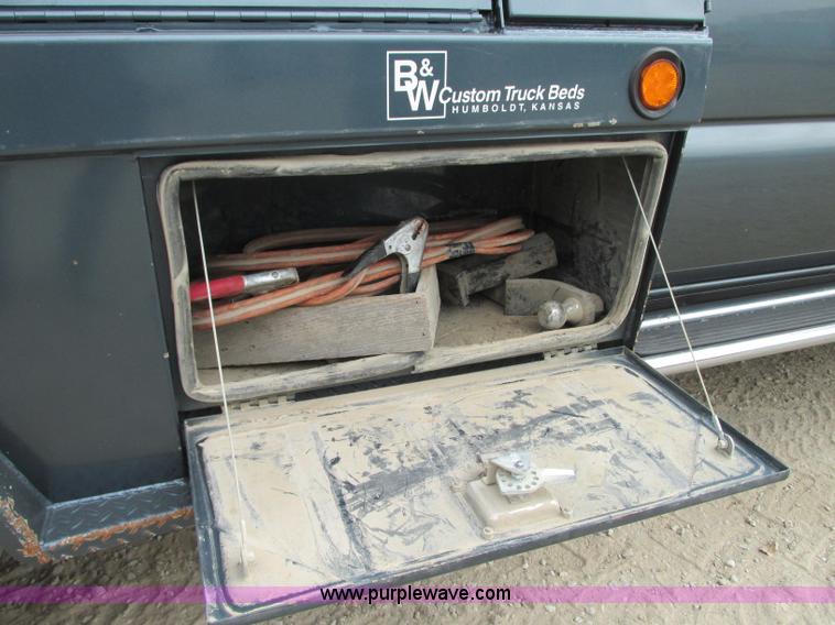 image for item J8717 2007 Chevrolet Silverado Classic 3500 Crew Cab flatbed pickup truck