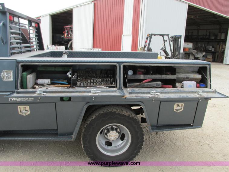 image for item J8717 2007 Chevrolet Silverado Classic 3500 Crew Cab flatbed pickup truck