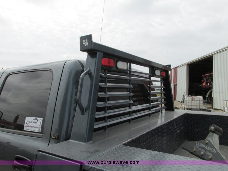 image for item J8717 2007 Chevrolet Silverado Classic 3500 Crew Cab flatbed pickup truck