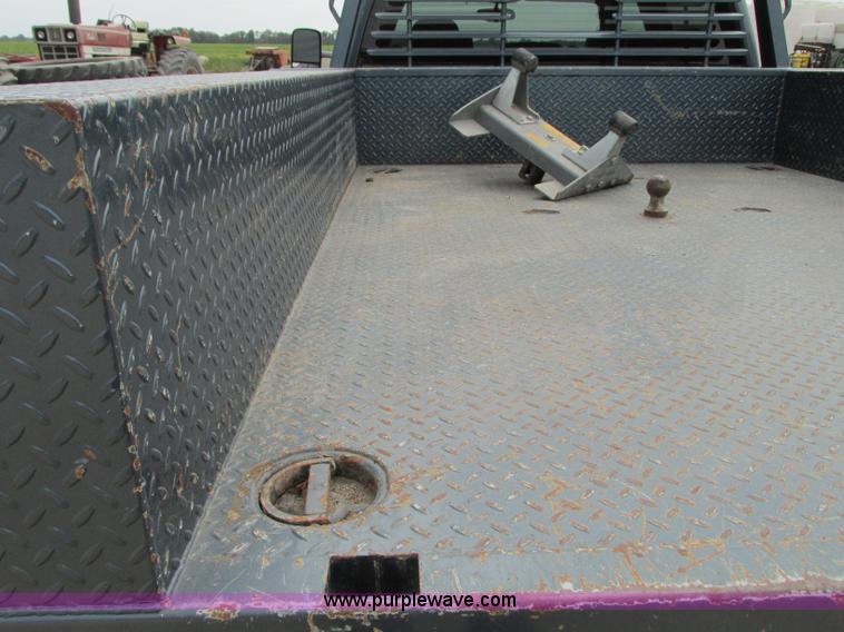 image for item J8717 2007 Chevrolet Silverado Classic 3500 Crew Cab flatbed pickup truck