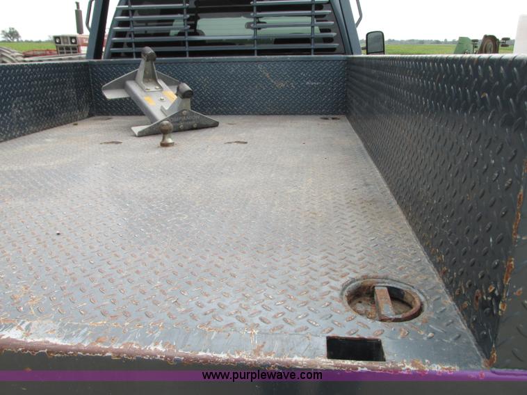 image for item J8717 2007 Chevrolet Silverado Classic 3500 Crew Cab flatbed pickup truck