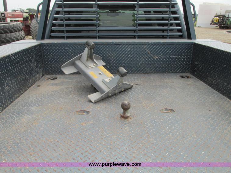 image for item J8717 2007 Chevrolet Silverado Classic 3500 Crew Cab flatbed pickup truck