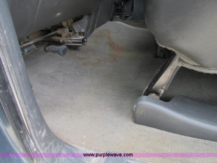 image for item J8717 2007 Chevrolet Silverado Classic 3500 Crew Cab flatbed pickup truck