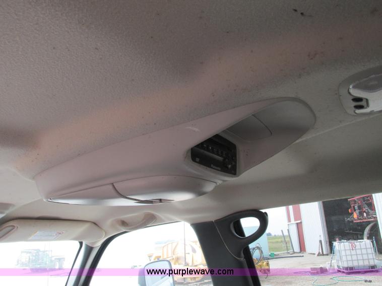 image for item J8717 2007 Chevrolet Silverado Classic 3500 Crew Cab flatbed pickup truck