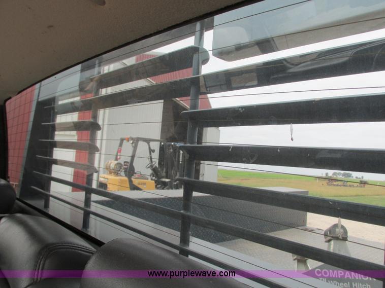 image for item J8717 2007 Chevrolet Silverado Classic 3500 Crew Cab flatbed pickup truck