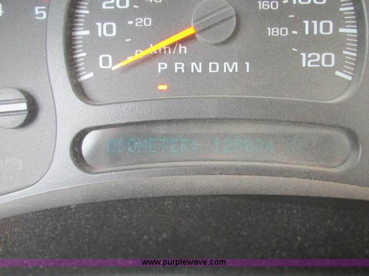 image for item J8717 2007 Chevrolet Silverado Classic 3500 Crew Cab flatbed pickup truck