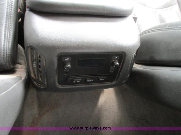 image for item J8717 2007 Chevrolet Silverado Classic 3500 Crew Cab flatbed pickup truck