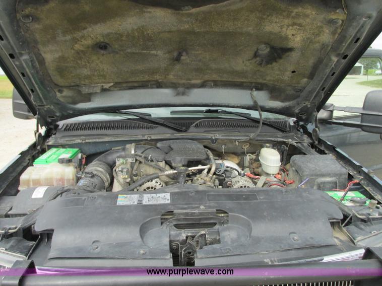 image for item J8717 2007 Chevrolet Silverado Classic 3500 Crew Cab flatbed pickup truck