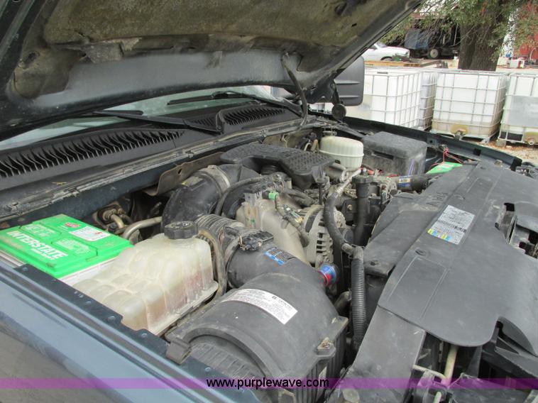 image for item J8717 2007 Chevrolet Silverado Classic 3500 Crew Cab flatbed pickup truck