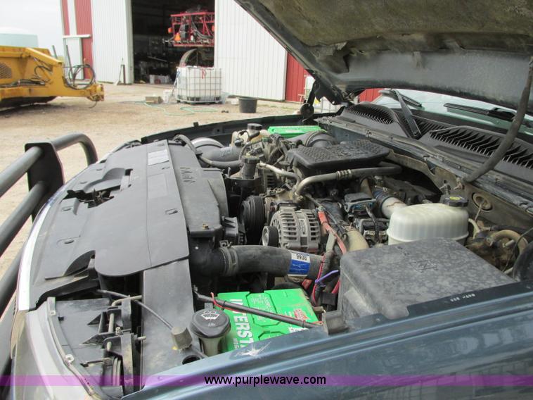 image for item J8717 2007 Chevrolet Silverado Classic 3500 Crew Cab flatbed pickup truck