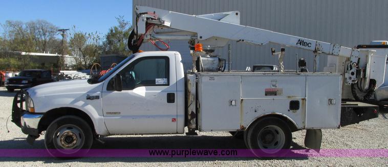image for item J8746 2002 Ford F550 Super Duty XL bucket truck