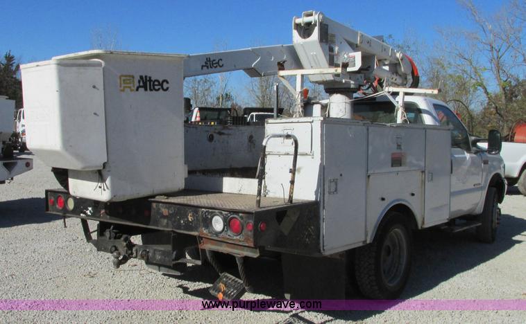 image for item J8746 2002 Ford F550 Super Duty XL bucket truck