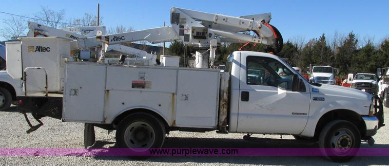 image for item J8746 2002 Ford F550 Super Duty XL bucket truck