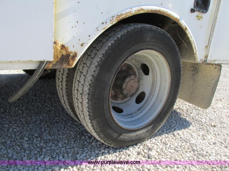 image for item J8746 2002 Ford F550 Super Duty XL bucket truck