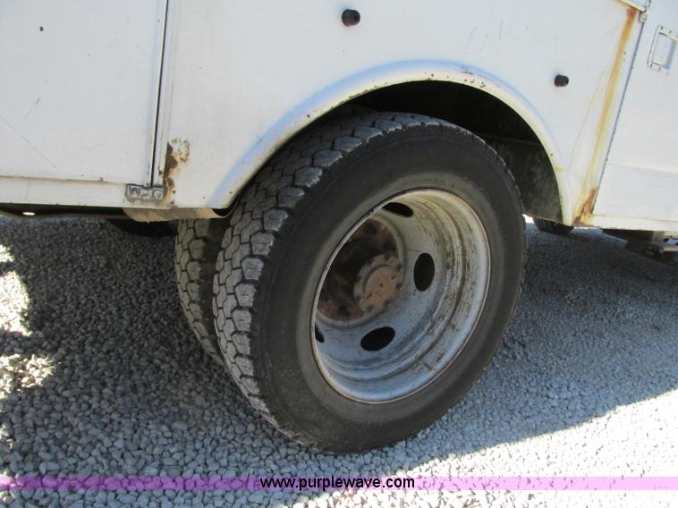 image for item J8746 2002 Ford F550 Super Duty XL bucket truck
