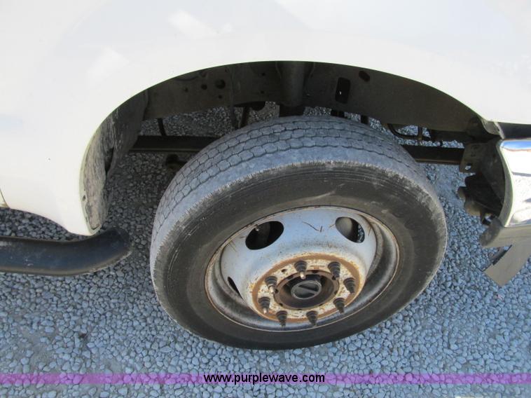 image for item J8746 2002 Ford F550 Super Duty XL bucket truck