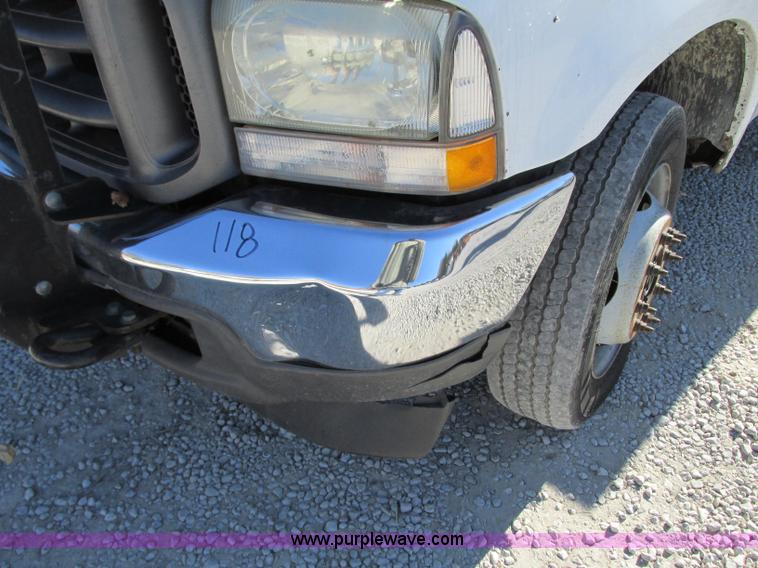 image for item J8746 2002 Ford F550 Super Duty XL bucket truck