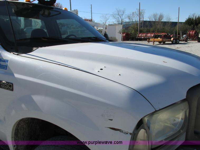 image for item J8746 2002 Ford F550 Super Duty XL bucket truck