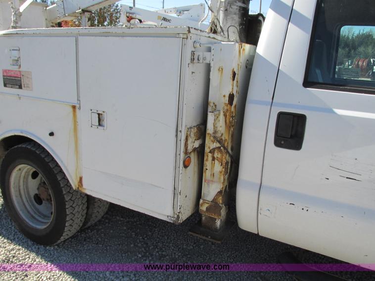 image for item J8746 2002 Ford F550 Super Duty XL bucket truck