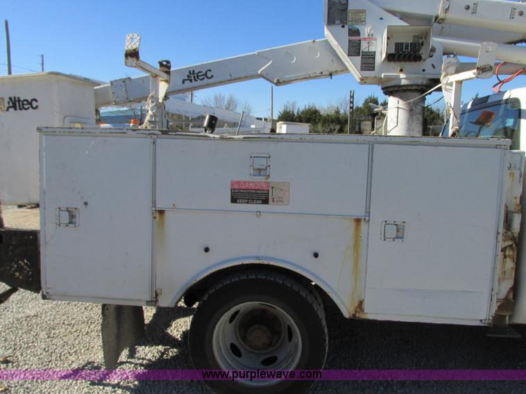 image for item J8746 2002 Ford F550 Super Duty XL bucket truck