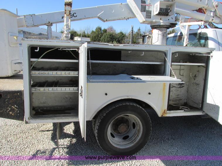 image for item J8746 2002 Ford F550 Super Duty XL bucket truck