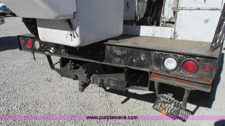image for item J8746 2002 Ford F550 Super Duty XL bucket truck