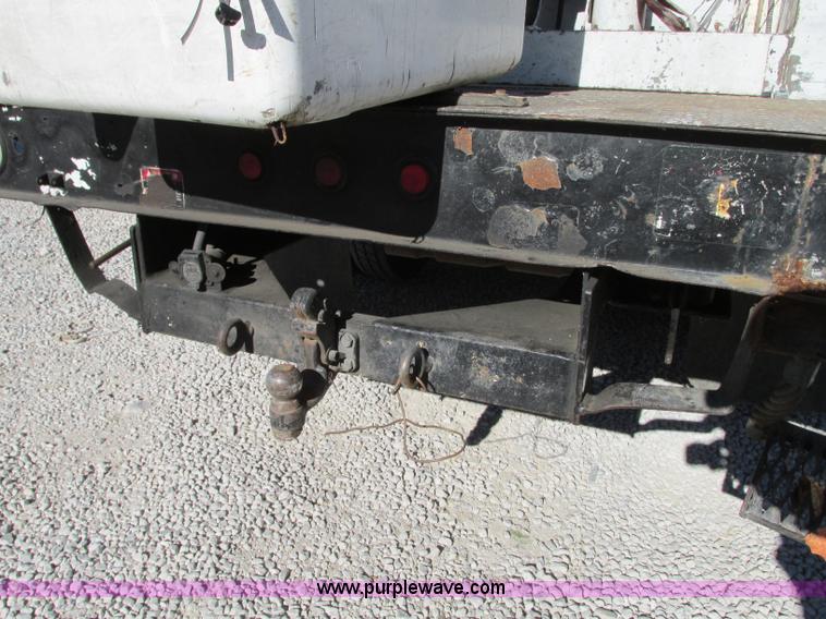 image for item J8746 2002 Ford F550 Super Duty XL bucket truck
