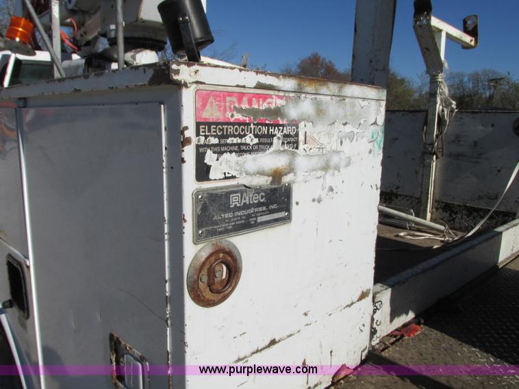 image for item J8746 2002 Ford F550 Super Duty XL bucket truck