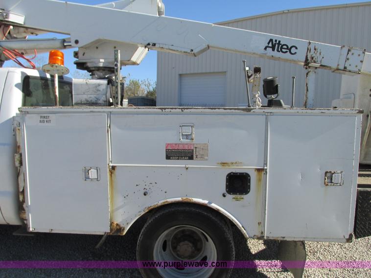 image for item J8746 2002 Ford F550 Super Duty XL bucket truck