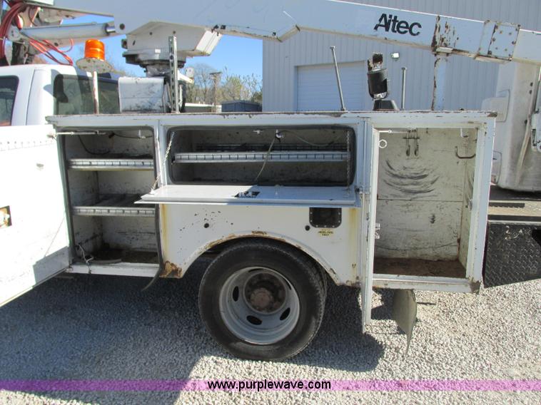 image for item J8746 2002 Ford F550 Super Duty XL bucket truck