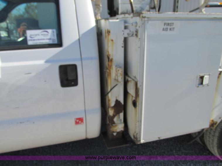 image for item J8746 2002 Ford F550 Super Duty XL bucket truck