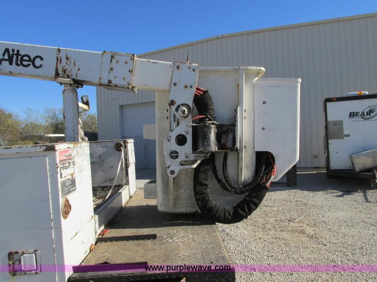 image for item J8746 2002 Ford F550 Super Duty XL bucket truck