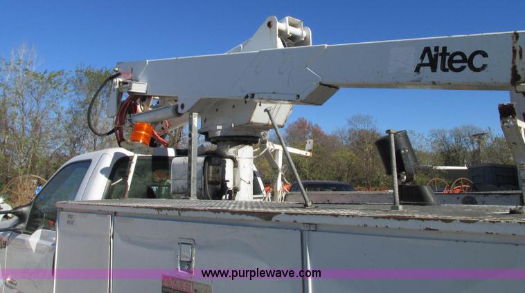 image for item J8746 2002 Ford F550 Super Duty XL bucket truck