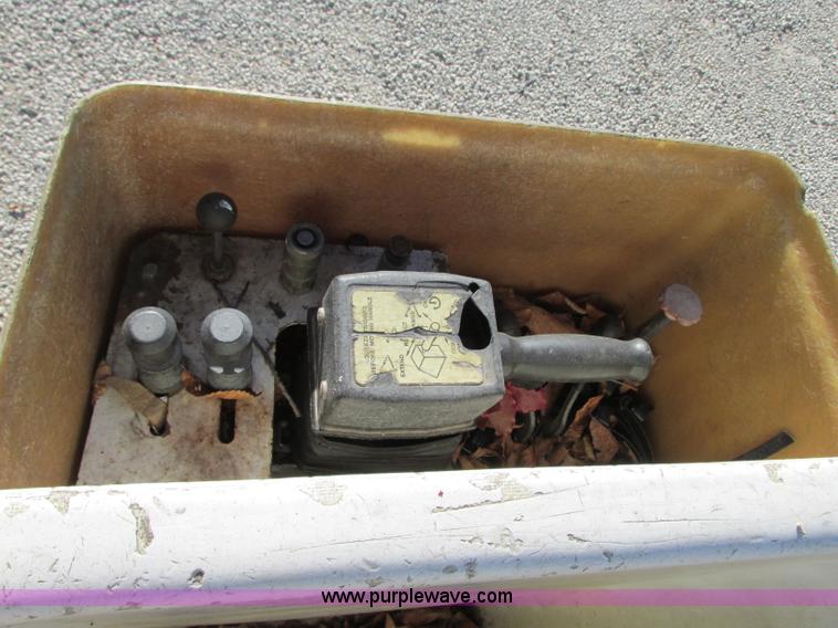 image for item J8746 2002 Ford F550 Super Duty XL bucket truck