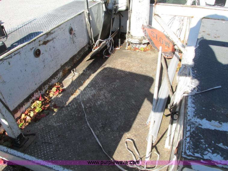 image for item J8746 2002 Ford F550 Super Duty XL bucket truck