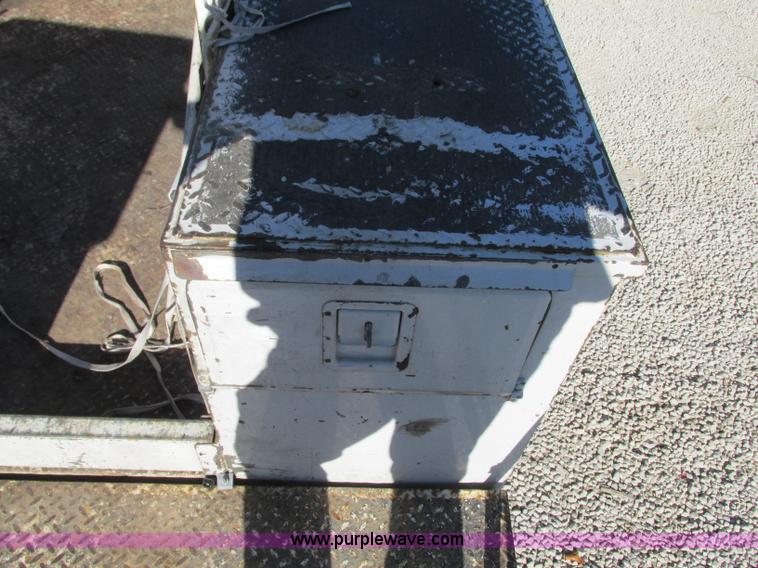 image for item J8746 2002 Ford F550 Super Duty XL bucket truck