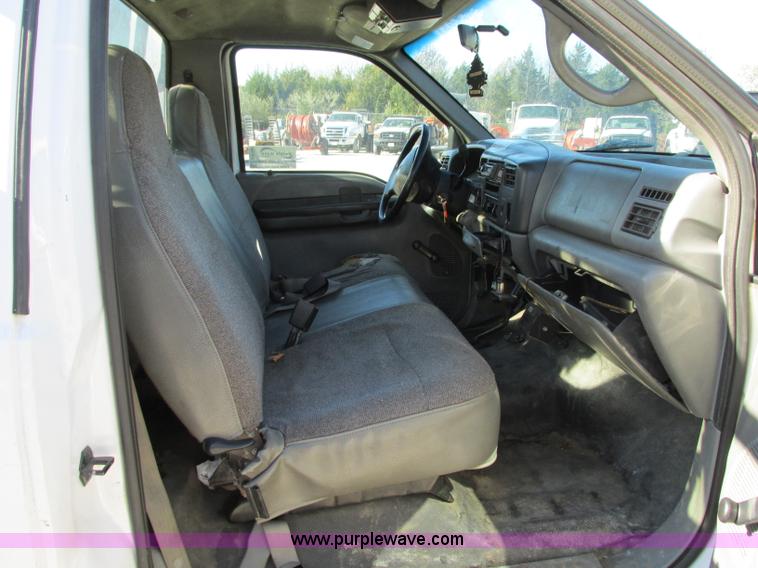 image for item J8746 2002 Ford F550 Super Duty XL bucket truck