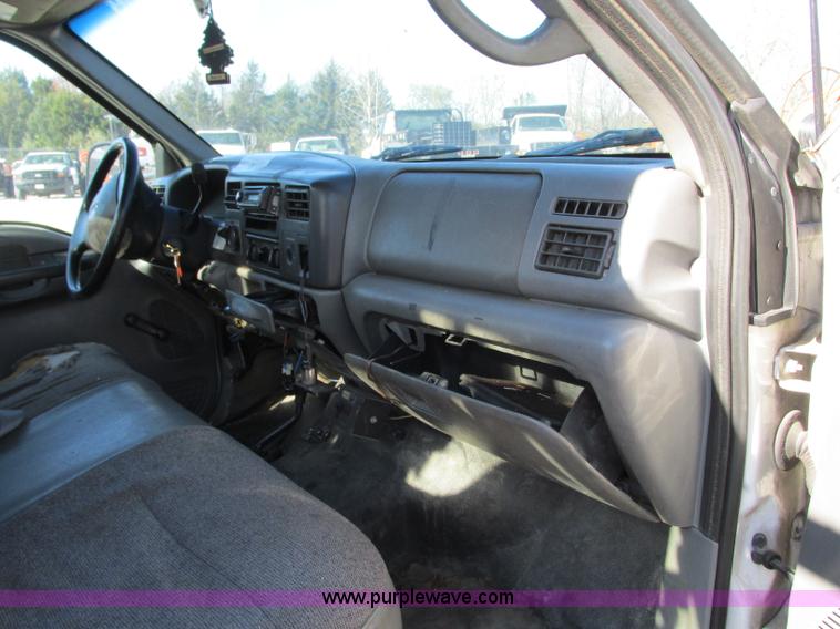 image for item J8746 2002 Ford F550 Super Duty XL bucket truck