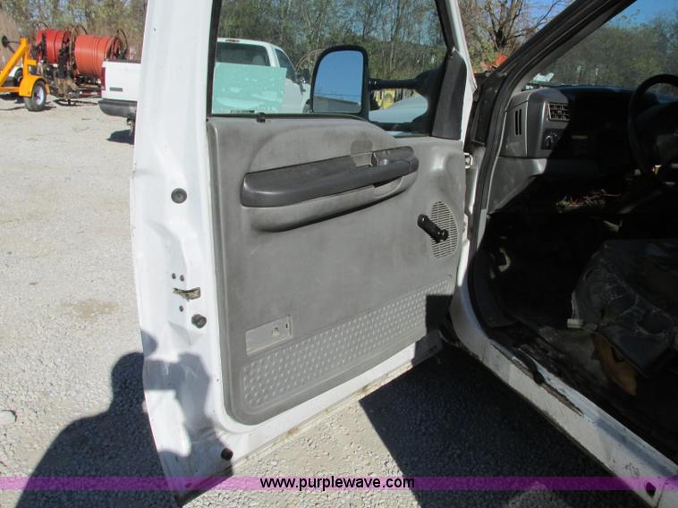 image for item J8746 2002 Ford F550 Super Duty XL bucket truck